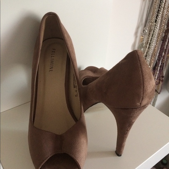 Beige/Tan Suede Shoes Peep Toe Heels - Picture 5 of 7